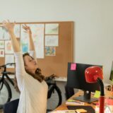 Cum îți protejezi articulațiile dacă ai o meserie sedentară — O sansa pentru toti si toate