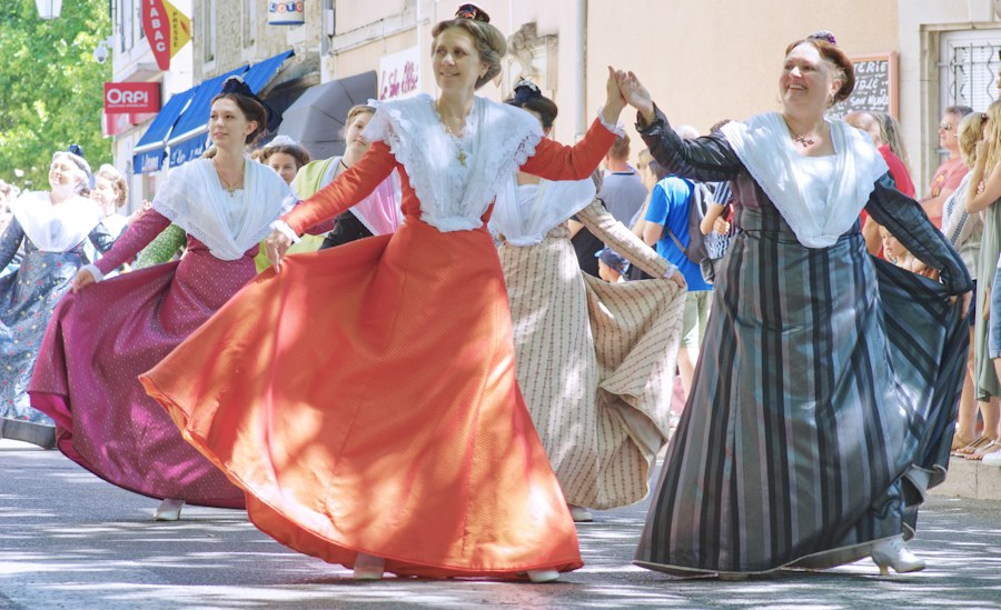 history of Romanian folk dance