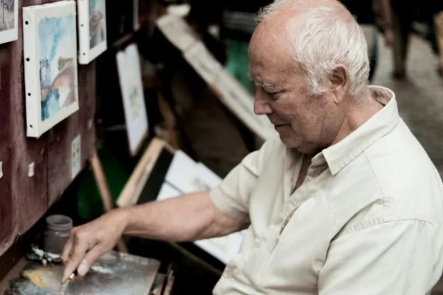 Photo art therapy workshops for elderly